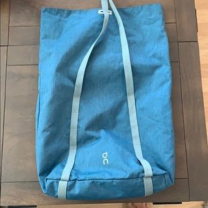 On running backpack bag blue turquoise